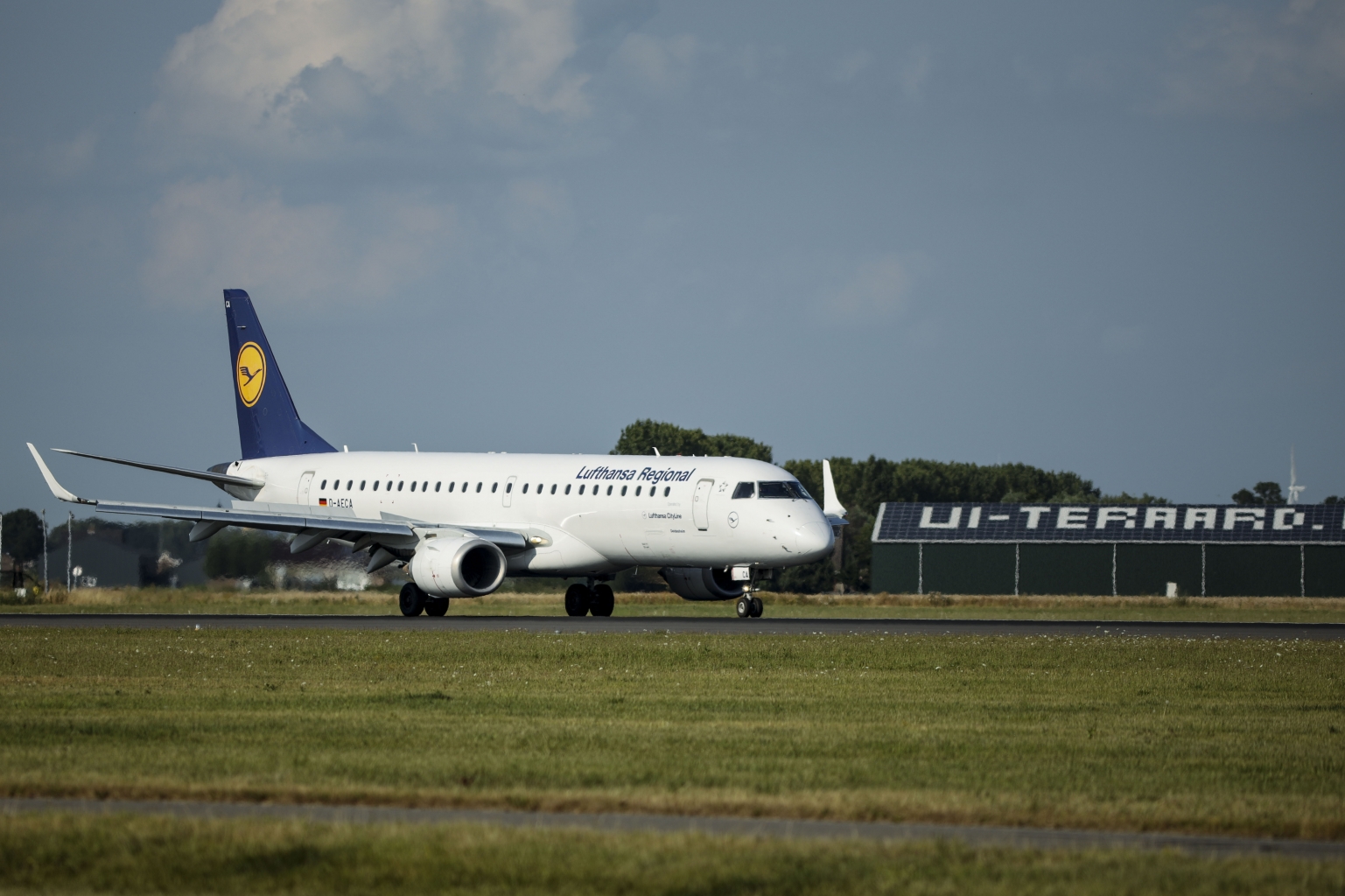 Preview Lufthansa Cityline D-AECA Embraer ERJ-190LR (4).jpg